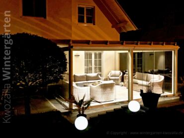 Glashaus - Kaltwintergarten Aufnahme bei Nacht - LED-Beleuchtung